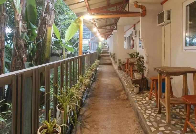 Hotelli Reddoorz @ Cristina S Hideaway Resort Tanay