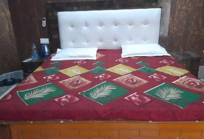 ホテル Somnath Guest House