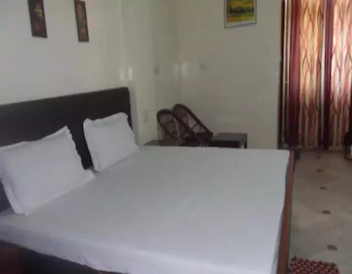 ホテル Somnath Guest House