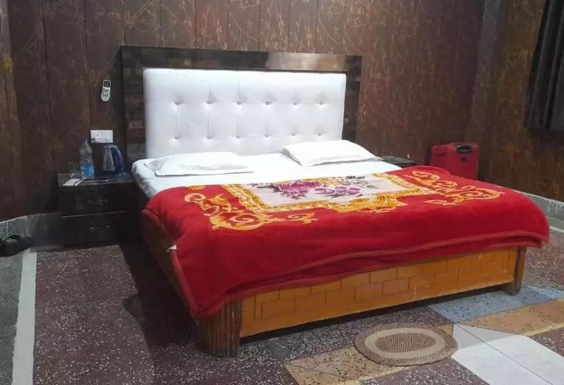 ホテル Somnath Guest House