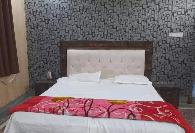 ホテル Somnath Guest House