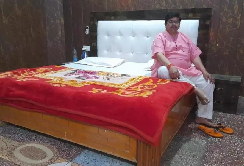 ホテル Somnath Guest House
