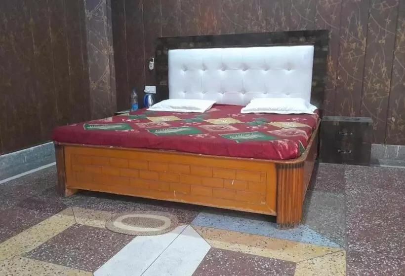 ホテル Somnath Guest House