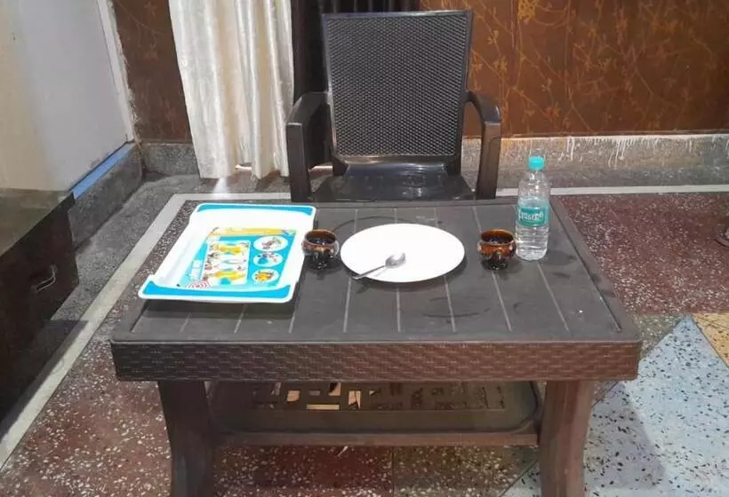 ホテル Somnath Guest House