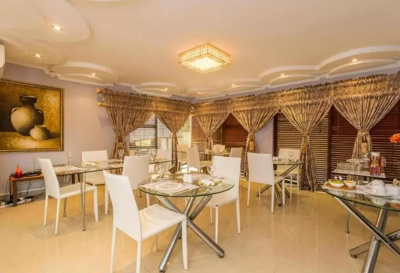 Majatalo Room In Guest Room   Ezulwini Guest House   Queen Room With Balcony For 2 Guests In Ballito