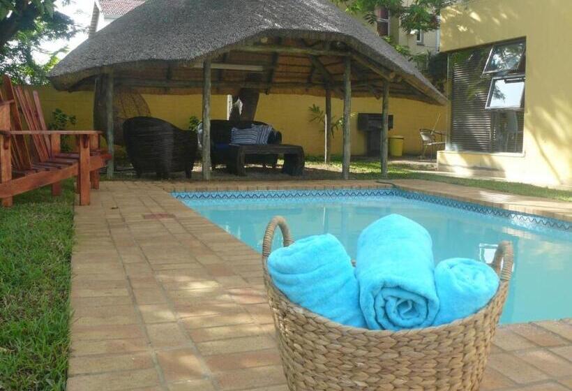 Пансион Room In Guest Room   Ezulwini Guest House   Queen Room With Balcony For 2 Guests In Ballito