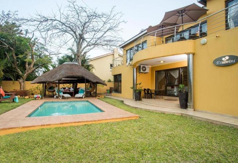 Пансион Room In Guest Room   Ezulwini Guest House   Queen Room With Balcony For 2 Guests In Ballito