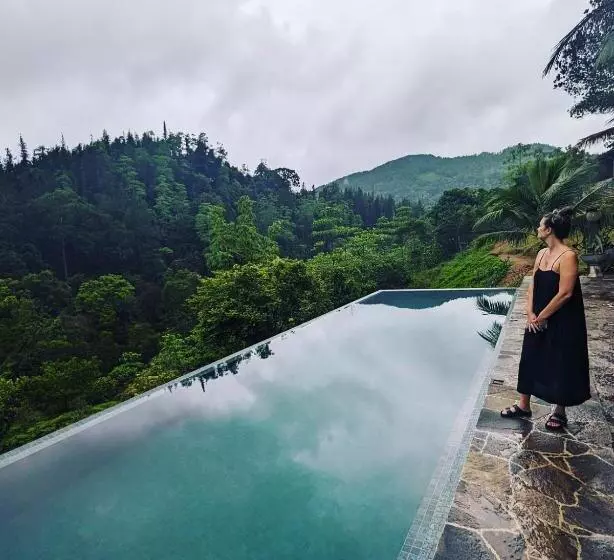 Lomakeskus Jansen’s Bungalow Sinharaja Rainforest Retreat