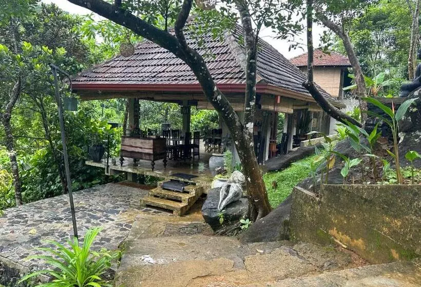 Lomakeskus Jansen’s Bungalow Sinharaja Rainforest Retreat