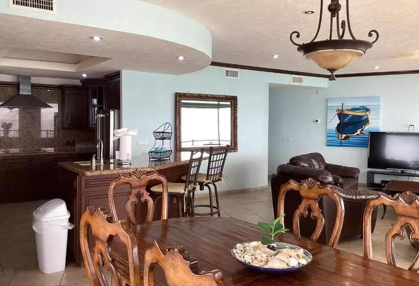 リゾートホテル Spacious 4 Bedroom Condo With Expansive Ocean Views And Luxurous Features   #910 Sonoran Sky   Rp Va
