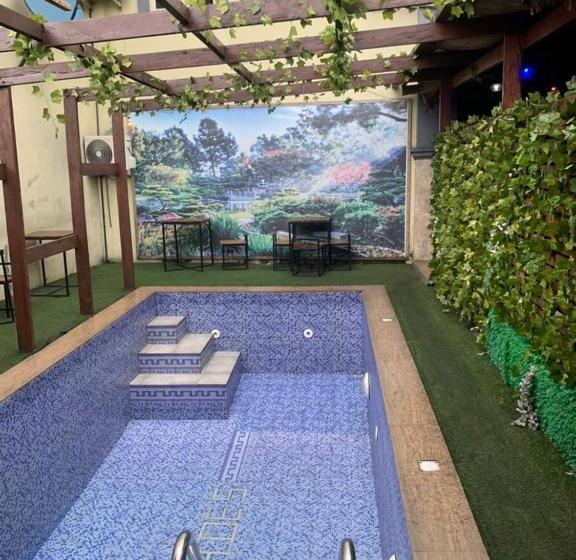 Arrow Groves Hotel Service