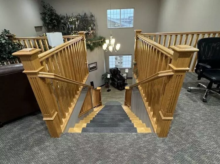 Hotelli Garner Inn & Suites