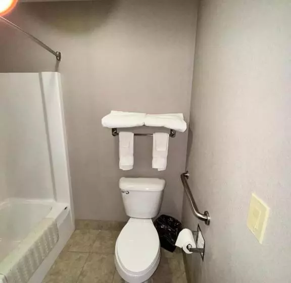 Hotelli Garner Inn & Suites