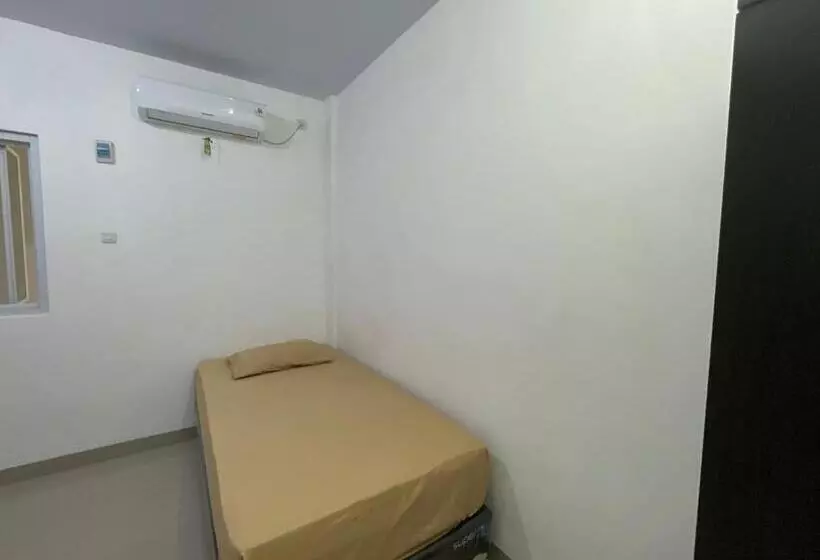 Hotelli Oyo 93297 Penginapan Musafir Syariah