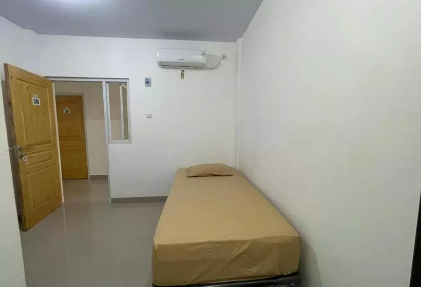 Hotelli Oyo 93297 Penginapan Musafir Syariah