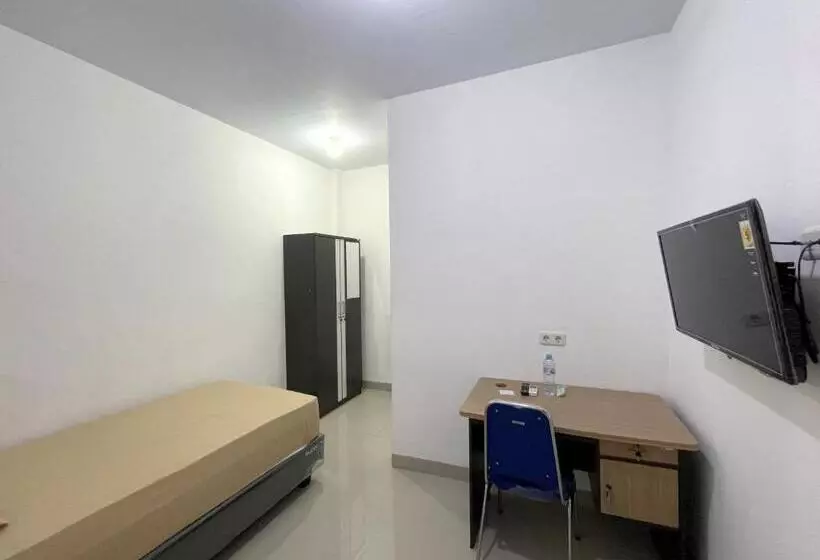 Hotelli Oyo 93297 Penginapan Musafir Syariah