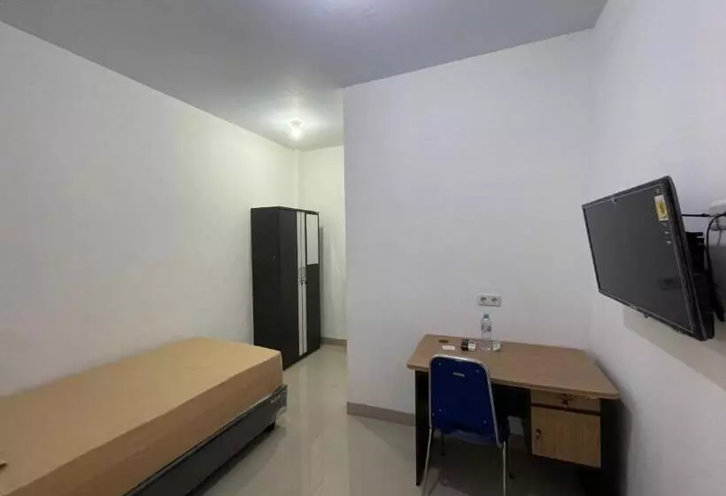 Hotelli Oyo 93297 Penginapan Musafir Syariah