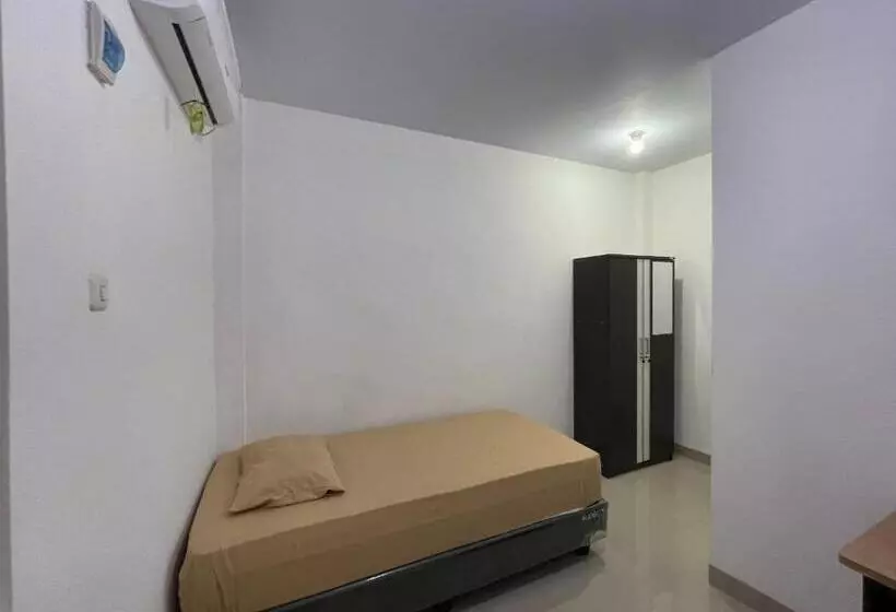 Hotelli Oyo 93297 Penginapan Musafir Syariah