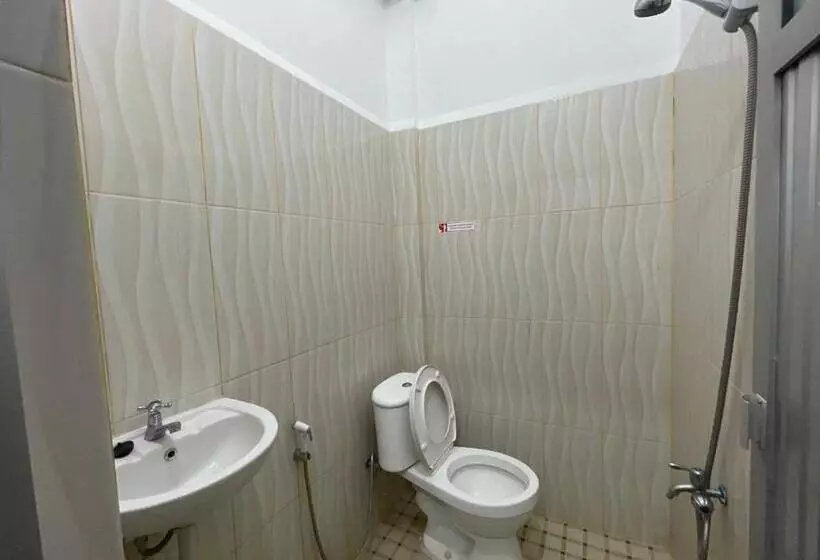 Hotelli Oyo 93297 Penginapan Musafir Syariah