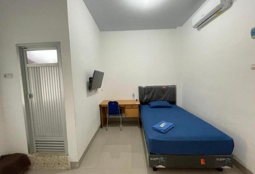 Отель Oyo 93297 Penginapan Musafir Syariah