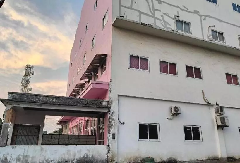 Hotelli Oyo 93306 Homestay Harapan Syariah Bulukumba