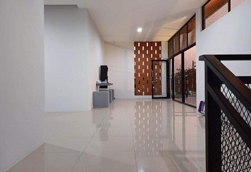 ホテル Salmas Bypass Mojokerto