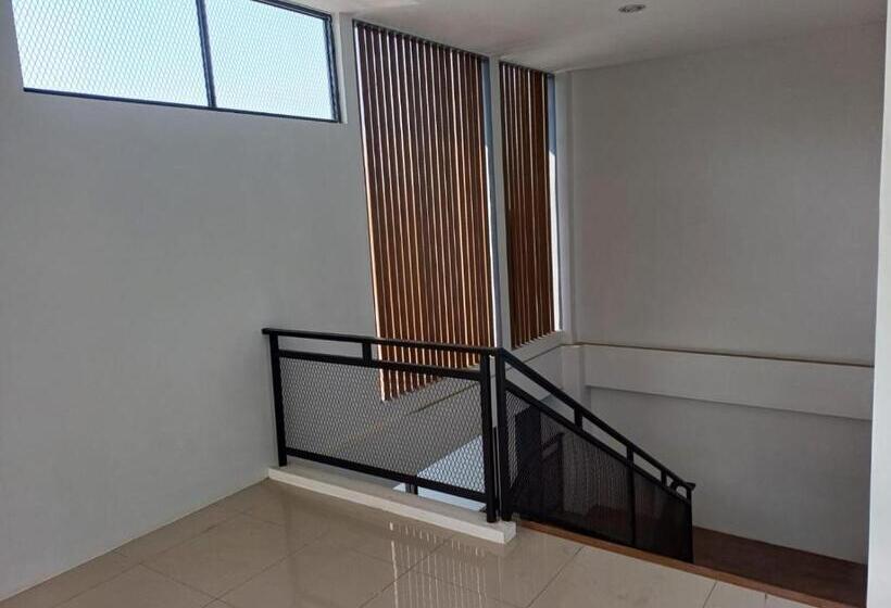 ホテル Salmas Bypass Mojokerto