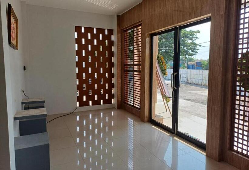 ホテル Salmas Bypass Mojokerto