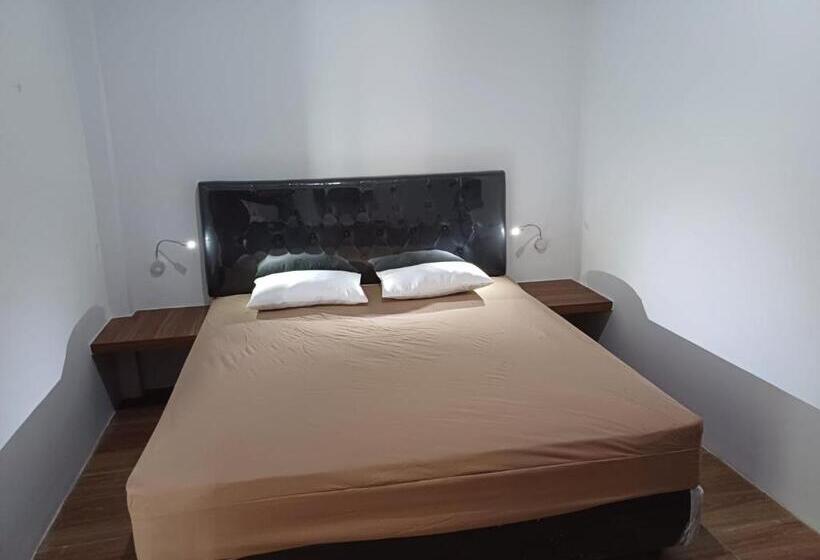 ホテル Salmas Bypass Mojokerto