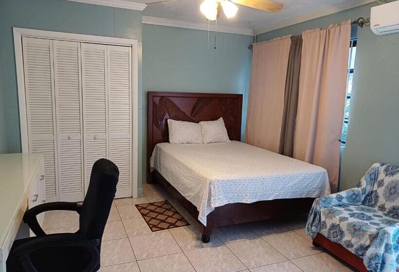 پانسیون Errol And Nancys Place