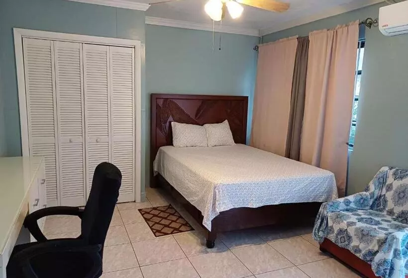 پانسیون Errol And Nancys Place