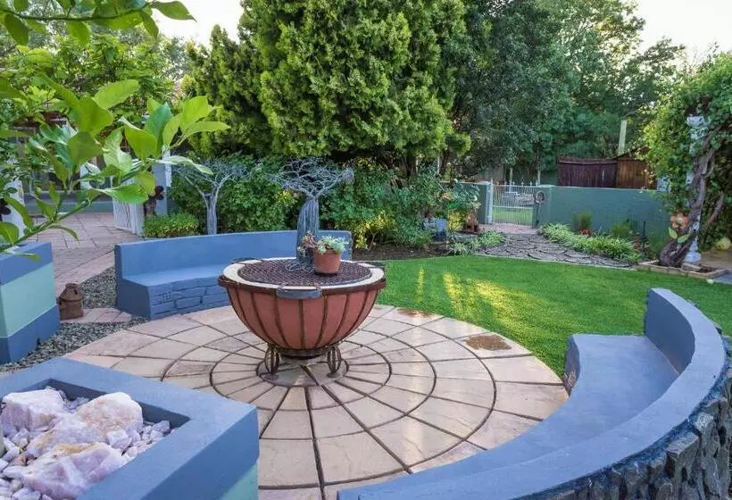 Majatalo Gabbys Cottage Guesthouse