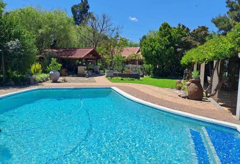 Majatalo Gabbys Cottage Guesthouse