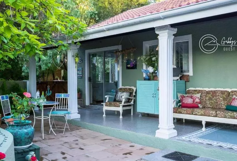 Majatalo Gabbys Cottage Guesthouse