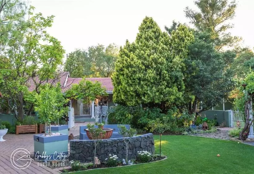 Majatalo Gabbys Cottage Guesthouse