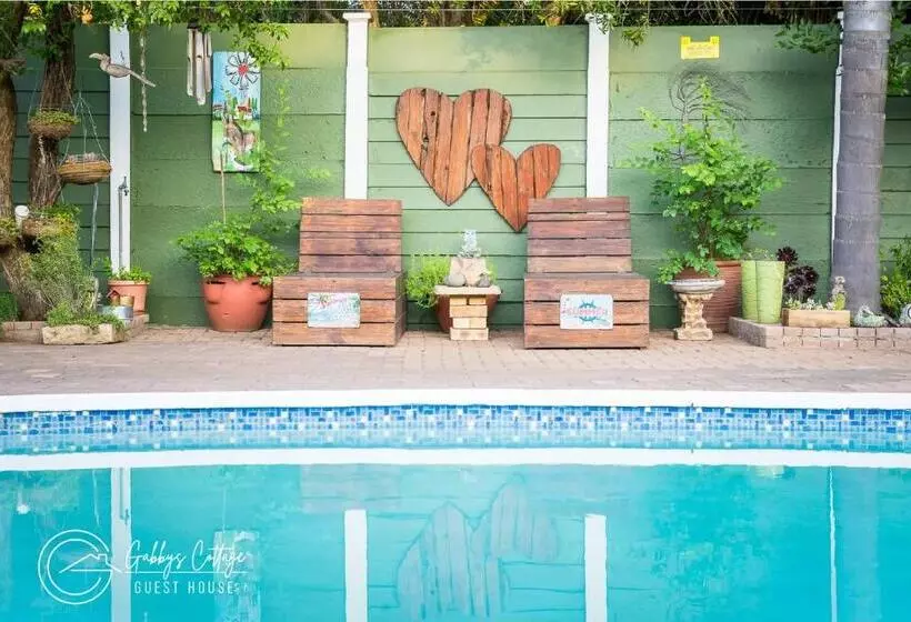 Majatalo Gabbys Cottage Guesthouse