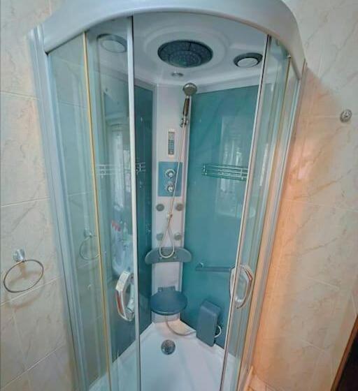 Pensão Habitacion Privado Con Baño Privado En La Maresía