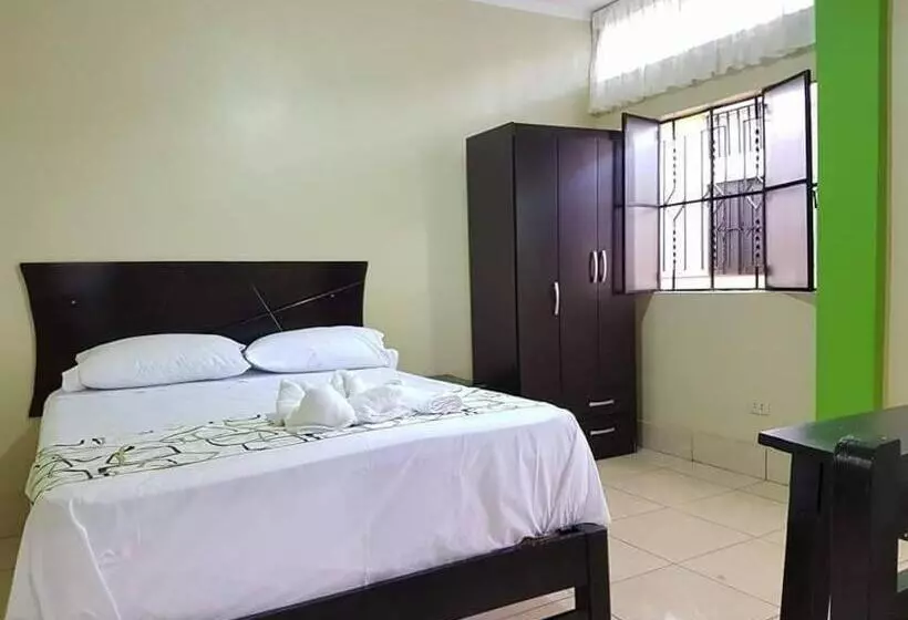 پانسیون Hostal Los Helechos Tarapoto