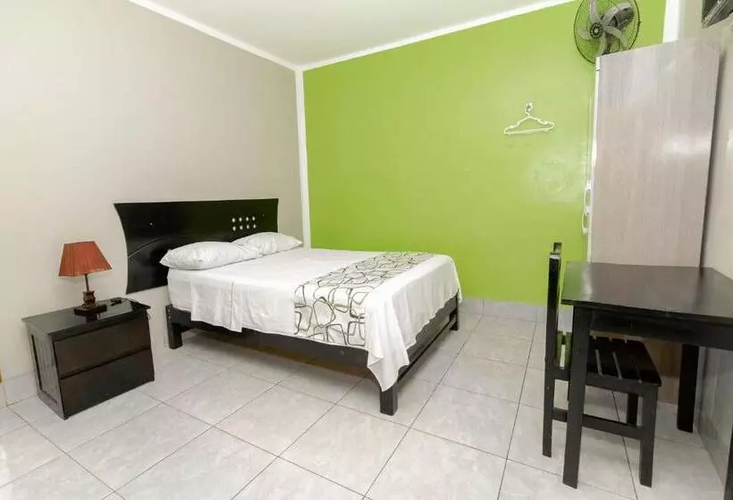 پانسیون Hostal Los Helechos Tarapoto