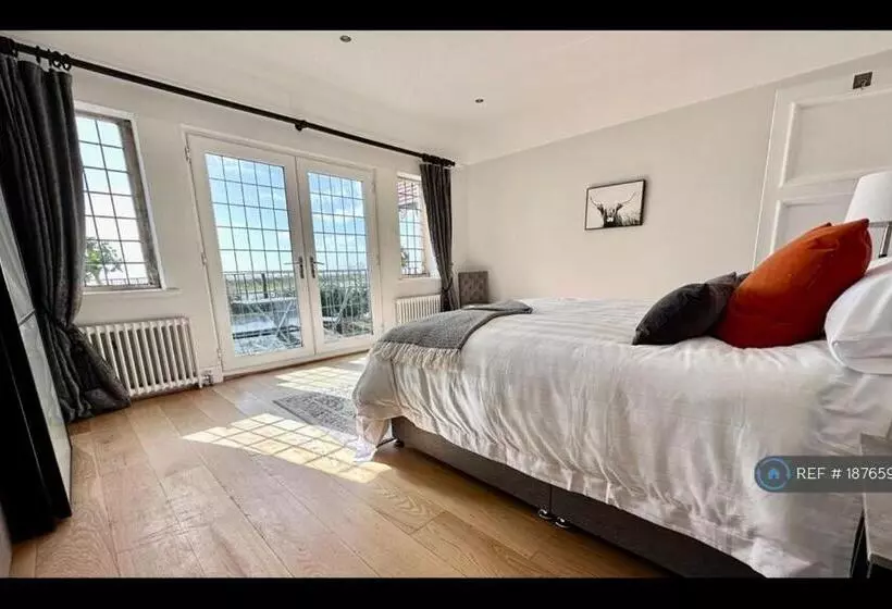 ペンション White House