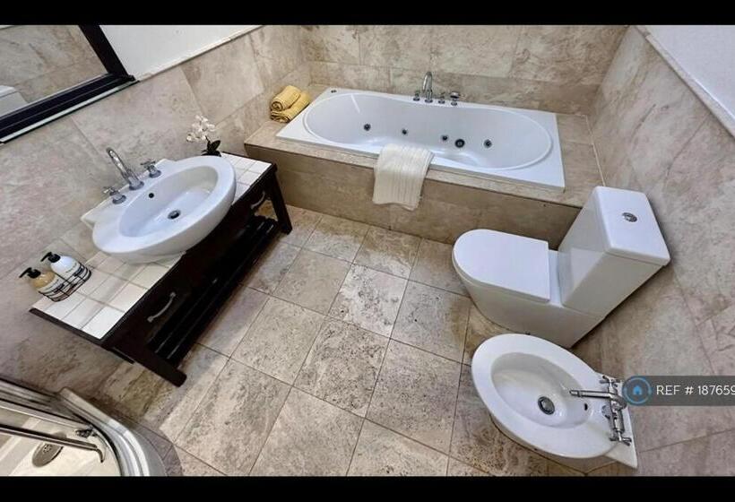 بنسيون White House