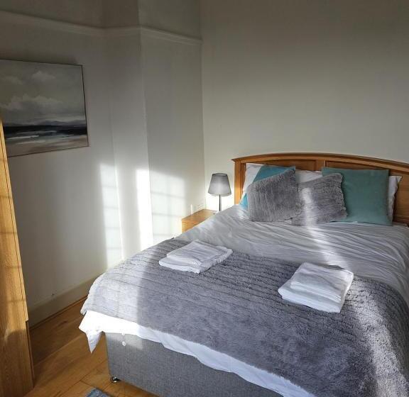 بنسيون White House