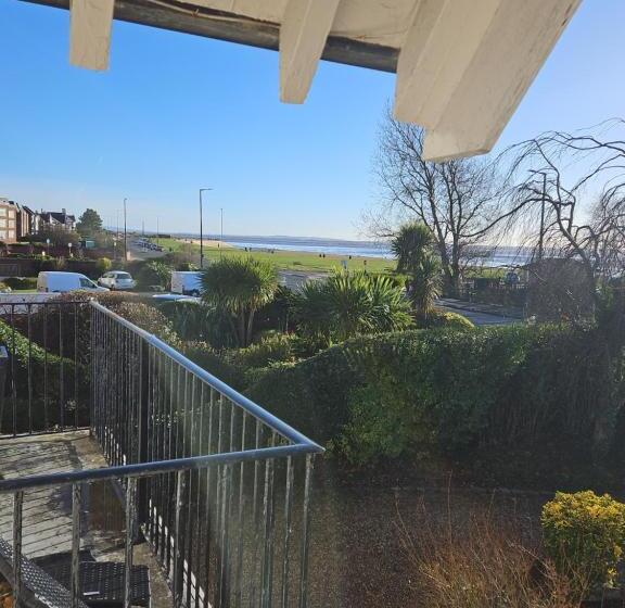 بنسيون White House