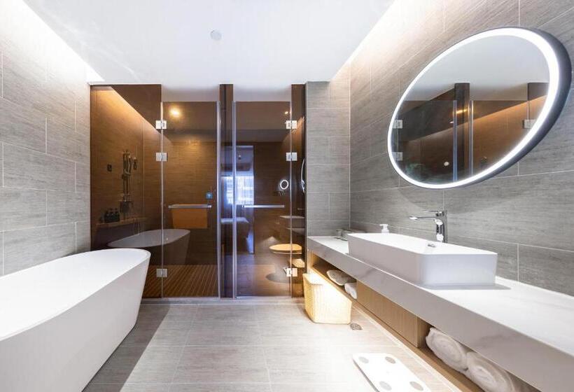 Atour Hotel Zhuhai Jinwan Gaolan Port