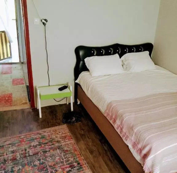 تختخواب و صبحانه Closest Villa