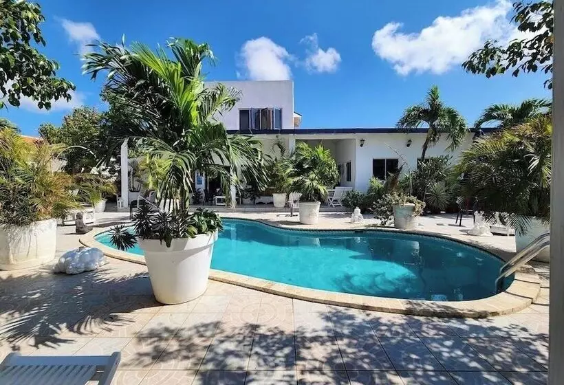 First Day Hotel On Aruba!