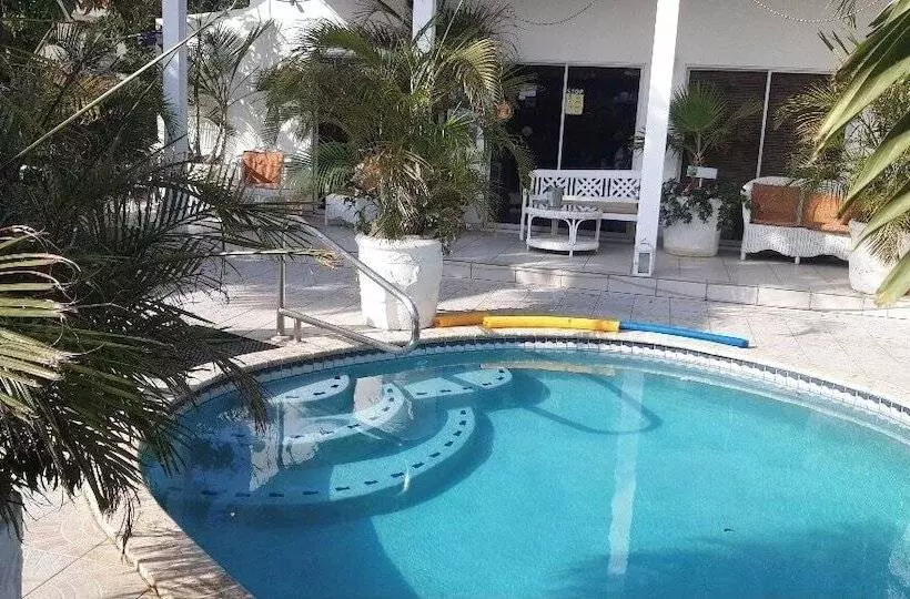 First Day Hotel On Aruba!