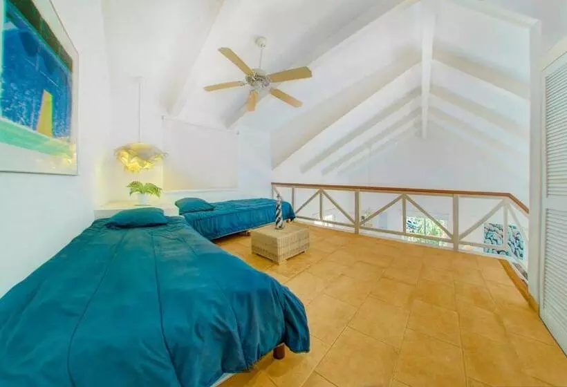 Hotelli Los Patios Loft Suites