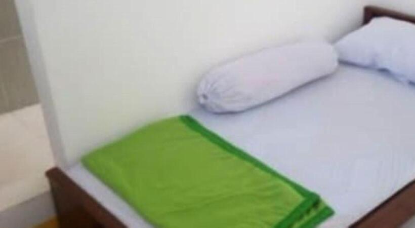 בית מלון כפרי Oyo 93286 Yellow House Syariah