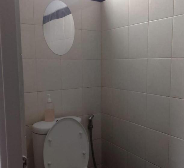 בית מלון כפרי Oyo 93286 Yellow House Syariah